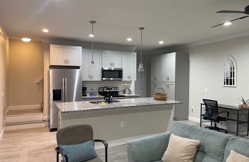 Cleveland House | 3-bedroom #1738 townhome in Cleveland—central air, ceiling fans, WiFi, cable.