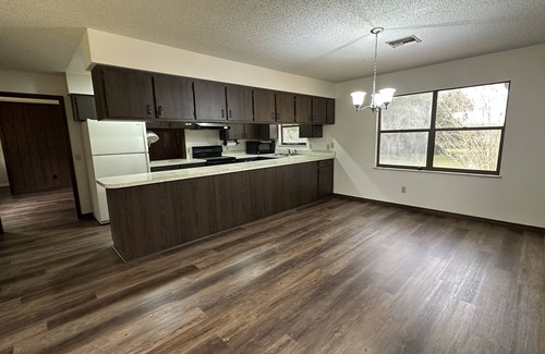 Astor House | 3 BEDROOM, 2.5 BATH HOME ON 10 ACRES IN ASTOR FL! TONS OF PARKING!