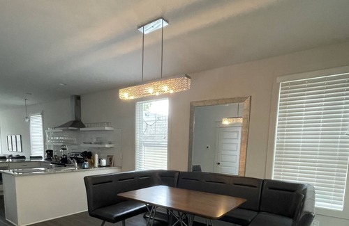 Radnor House | 3 bedroom 2.5 bathroom with free parking