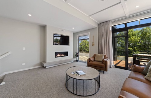 Wharewaka Apartment | 3 bedroom, 2.5 bathrooms, modern townhouse in new subdivision