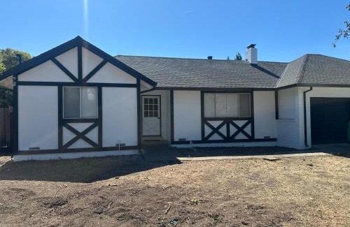 Larkfield-Wikiup House | 3 bedroom, 2 bath house in Santa Rosa