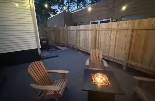 Monroe House | 3 bedroom 2 bath, newly rennovated, modern Downtown Retreat in Monroe