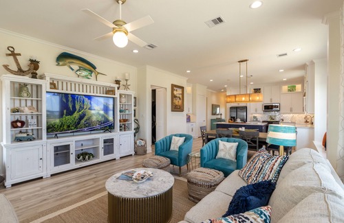 Terramar Beach House | 3 Bedroom/2 Bath Tropical Sunset Lagoon Style