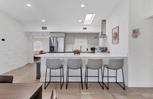 Alta Vista House | 3-bedroom, 3 bath house w/POOL in fabulous Sarasota with AC, WiFi