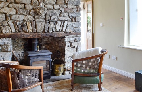 Crynant Cottage | 3 bedroom accommodation in Llanrhidian, near Gower
