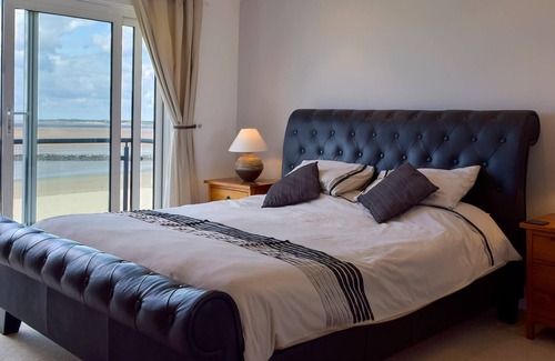 Llanelli Cottage | 3 bedroom accommodation in Llanelli