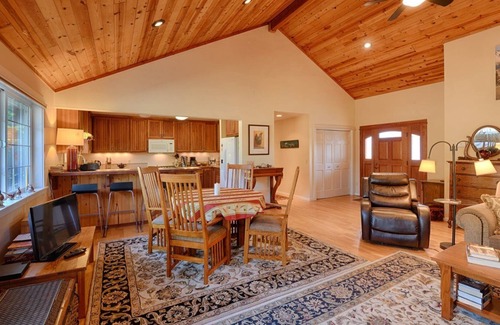 Elk House | 3 bedroom accommodation in Elk