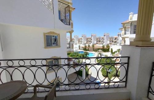 Ras Nasrani Apartment | 3-Bedroom Apartment on the Third Floor with 3 Balconies and lovely Pool View, Street View and Free Beach Access in Sharm Hills Resort