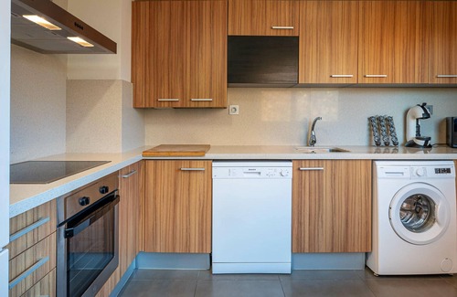 Torredembarra Apartment | 3-Bedroom Apartment Near Beach with Pool in Torredembarra