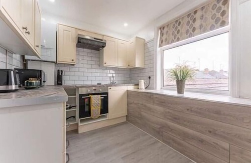 Coventry Apartment | 3 bedroom Apartment for 6 Guests with Free Parking