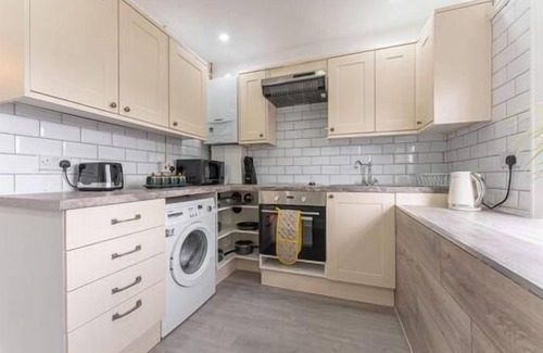 Coventry Apartment | 3 bedroom Apartment for 6 Guests with Free Parking