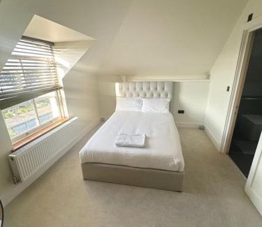 Woodside Apartment | 3 bedroom apartment