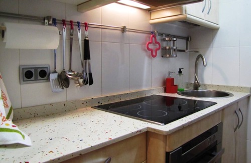 El Poble-sec Apartment | 3-bedroom apartment in fabulous Barcelona with WiFi