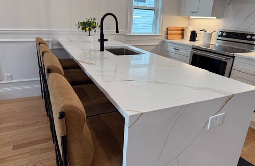 Forest Hills - Woodbourne Apartment | 3-bedroom apartment in brilliant Boston with WiFi, AC