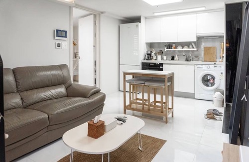 Samseong-dong Apartment | 3-bedroom apartment in the heart of Seoul COEX with AC