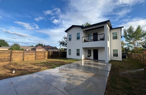 McAllen Apartment | 3 Bedroom apartment located in Mcallen TX next to LA Plaza Mall & Airport