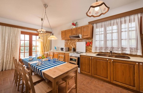 Kalavarda Apartment | 3-Bedroom Apartment with Private Pool, Sea View, Wi-Fi and Air Conditioning
