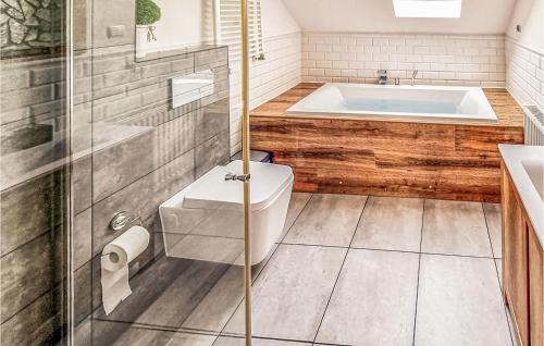 gmina Kobylanka House | 3 Bedroom Awesome Home In Zieleniewo