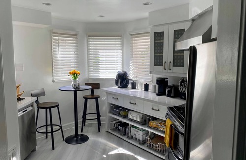 Marina Peninsula House | 3-Bedroom Beach House, 50 feet from the sand - sleeps 10