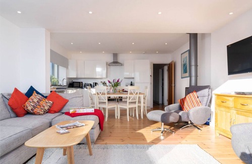 Praa Sands House | 3 Bedroom Beachside Property with Glass Pod!