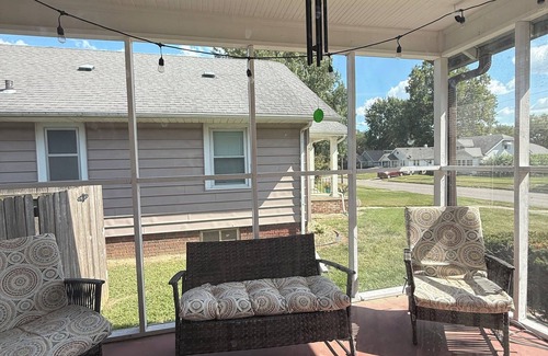 St. Joseph House | 3-bedroom bungalow, centrally located in charming Saint Joseph