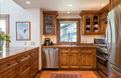 Warm Springs House | 3 Bedroom Cal King En Suite at the base of Warm Springs/Baldy Mountain