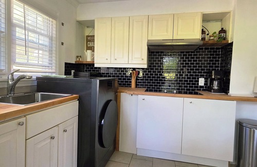 East Durham Ski Chalet | 3-bedroom chalet, private pool,bbq area,porch, serene lush backyard, AC, WiFi