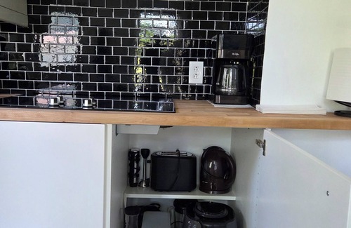 East Durham Ski Chalet | 3-bedroom chalet, private pool,bbq area,porch, serene lush backyard, AC, WiFi