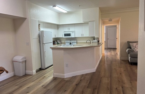 Vamo Condo | 3-bedroom condo in enchanting Sarasota with WiFi, AC, fitness room