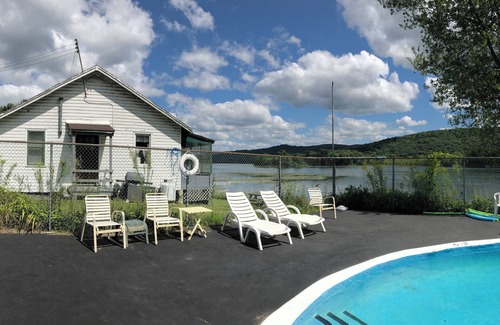 Argyle Cottage | 3-bedroom cottage on Cossayuna Lake