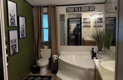 Bethany Other | 3-bedroom country home remodeled in charming Keithville Ranch with AC, wi-fi.