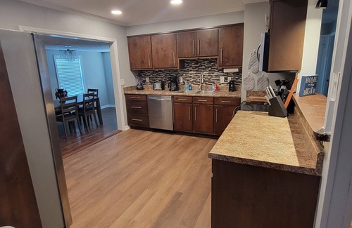 Murfreesboro House | 3 bedroom country cottage in murfreesboro close to interstate and shopping.