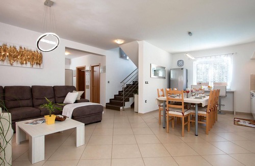 Loborika House | 3 bedroom cozy home in Loborika