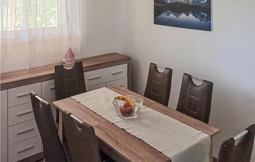 Petrinja House | 3 Bedroom Cozy Home In Stari Brod