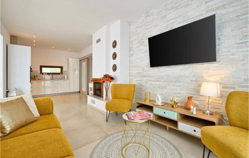 Vinica House | 3 Bedroom Cozy Home In Vinica