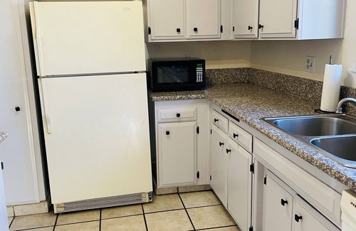 Paradise House | 3 bedroom entire home near local casinos
