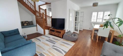 Greenhill House | 3-Bedroom Family Home. Just 5 Mins From The Beach!
