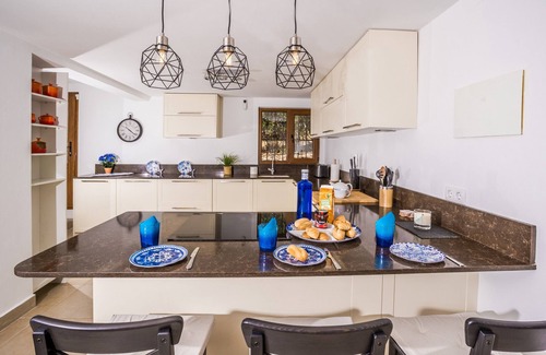 Ermita Villa | 3 Bedroom Family Villa with Pool