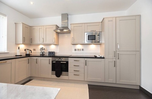 Fulwell and Hampton Hill Apartment | 3-Bedroom Gem in the Heart of Hampton Hill Village