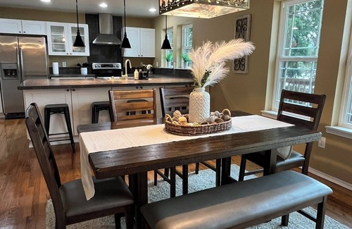 Eatonville House | 3-bedroom Guest Suite in tranquil Eatonville with hot tub!