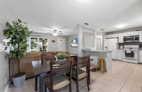 Newberry House | 3 Bedroom Home: Close to Springs, Champion's Park, Gatorback and Gainesville/UF