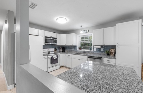 Newberry House | 3 Bedroom Home: Close to Springs, Champion's Park, Gatorback and Gainesville/UF
