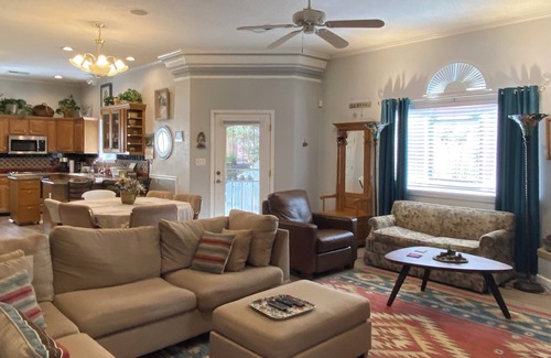 Mesilla Park House | 3-bedroom home close to New Mexico State University and the Convention center.