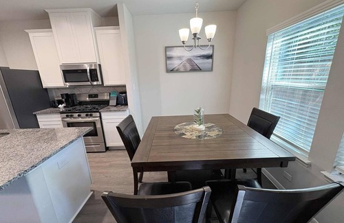 Pasadena House | 3 bedroom home in gated community
