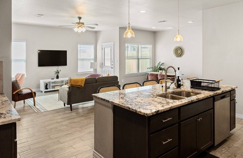 Jarrell House | 3-bedroom home in marvelous Jarrell where country meets style