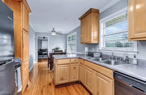 Madison House | 3 Bedroom Home Nestled in Quiet Neighborhood