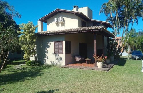 Garopaba House | 3-Bedroom House 350m from the Beach TAB0140