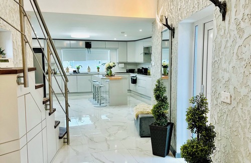 Monasterevin House | 3-bedroom house in nice County Kildare with WiFi