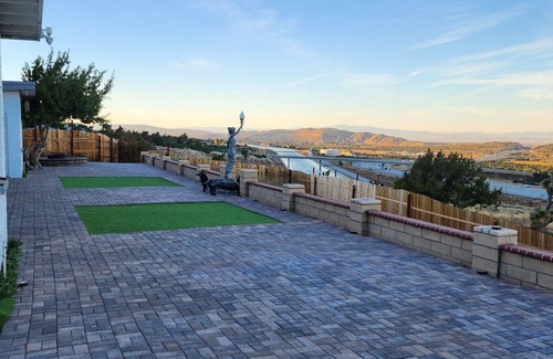 Agua Dulce House | 3-bedroom house in awesome Palmdale with WiFi, fitness room, AC