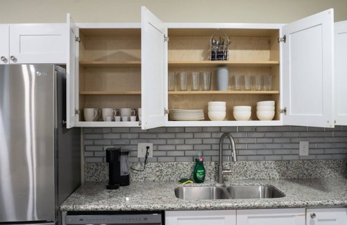 Arlington House | 3-bedroom house in charming Riverside with AC & Pool near CBU, Parkview & 91 fwy